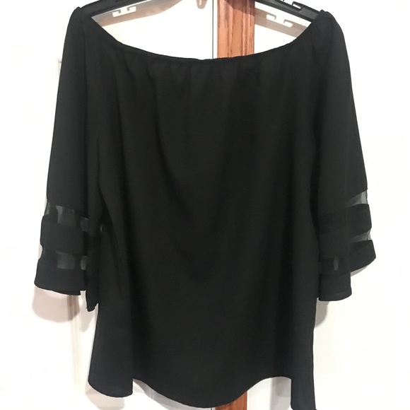 Tops - Off shoulder blouse!